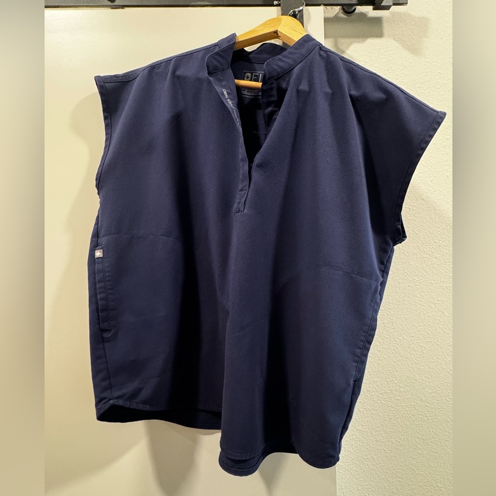 FIGS Rafaela over sized scrub top, used a few times, great condition.